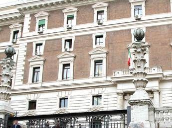 Migranti, al via domande per emersione rapporti lavoro: cosa c'è da sapere Migranti, al via domande per emersione rapporti lavoro: cosa c'è da sapere