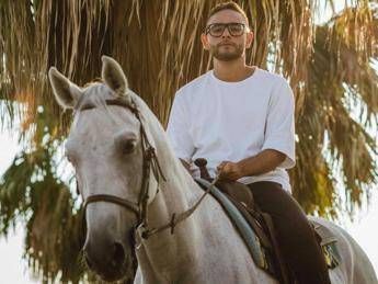 Rocco Hunt: Se mi fanno presidente lavoro per tutti e marijuana legale Rocco Hunt: Se mi fanno presidente lavoro per tutti e marijuana legale