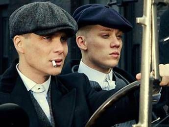 Effetto 'Peaky Blinders', fan a Birmingham anche dall'estero Effetto 'Peaky Blinders', fan a Birmingham anche dall'estero