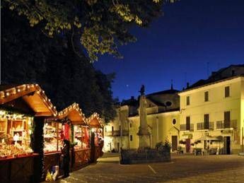 Dopo il terremoto mercatini di Natale nell'Alta Valle del Velino Dopo il terremoto mercatini di Natale nell'Alta Valle del Velino