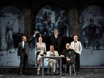 Il Teatro Stabile del Veneto porta in scena 'Una banca popolare' Il Teatro Stabile del Veneto porta in scena 'Una banca popolare'