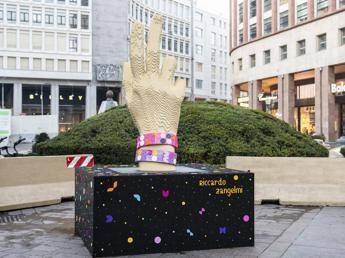 Nel cuore di Milano una nuova scultura in mattoncini Lego Nel cuore di Milano una nuova scultura in mattoncini Lego