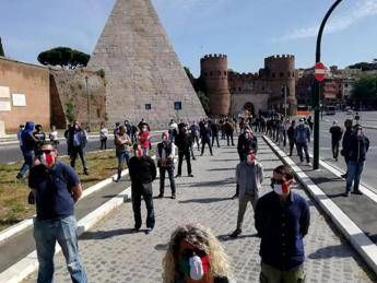 Parla una 'mascherina tricolore': Ecco chi siamo Parla una 'mascherina tricolore': Ecco chi siamo