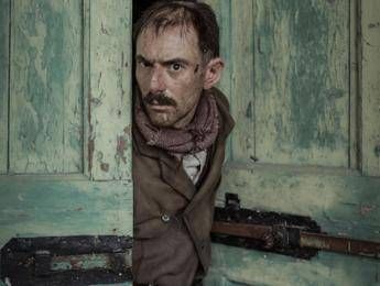 'Volevo nascondermi', nelle arene il Ligabue di Elio Germano 'Volevo nascondermi', nelle arene il Ligabue di Elio Germano