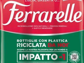Da Ferrarelle nuova bottiglia in plastica riciclata dall'azienda Da Ferrarelle nuova bottiglia in plastica riciclata dall'azienda