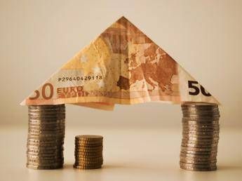 Luce e gas, italiani preoccupati dalle utenze. Come risparmiare Luce e gas, italiani preoccupati dalle utenze. Come risparmiare
