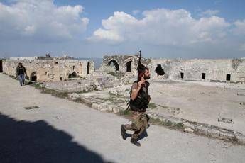 Siria, oltre 230mila morti dall'inizio del conflitto Siria, oltre 230mila morti dall'inizio del conflitto