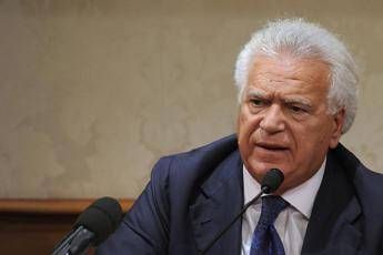 Denis, qui c'è una poltrona per te. Verdini: E lo sconto? Denis, qui c'è una poltrona per te. Verdini: E lo sconto?