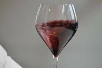 'Intolleranti' al vino? Ecco cosa causa mal di testa, crampi e fastidi 'Intolleranti' al vino? Ecco cosa causa mal di testa, crampi e fastidi