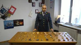 Ferrara, rubano migliaia di reperti archeologici: denunciati 2 tombaroli Ferrara, rubano migliaia di reperti archeologici: denunciati 2 tombaroli