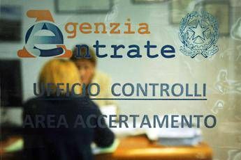 Fisco, indagini Panama Papers. A. Entrate: Chieste informazioni a 700 italiani Fisco, indagini Panama Papers. A. Entrate: Chieste informazioni a 700 italiani