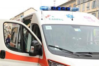 Varese, bimbo di 3 anni muore cadendo dal balcone Varese, bimbo di 3 anni muore cadendo dal balcone