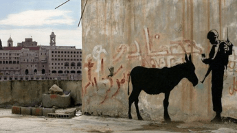 Banksy, in vendita 2 stencil per beneficenza a Beverly Hills Banksy, in vendita 2 stencil per beneficenza a Beverly Hills