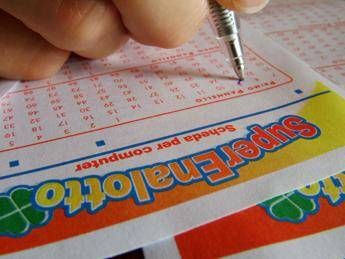 Superenalotto, centrati sei '5' da 30mila euro Superenalotto, centrati sei '5' da 30mila euro