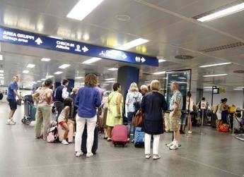 Le maniglie negli aeroporti? Un covo di superbatteri che viaggiano nel mondo Le maniglie negli aeroporti? Un covo di superbatteri che viaggiano nel mondo