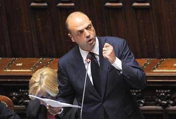 Amministrative, Alfano: Proporrò di votare anche il lunedì Amministrative, Alfano: Proporrò di votare anche il lunedì