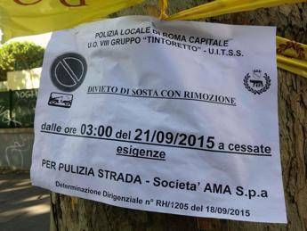 Roma, al via pulizia straordinaria dell'Ama in Via Ostiense Roma, al via pulizia straordinaria dell'Ama in Via Ostiense