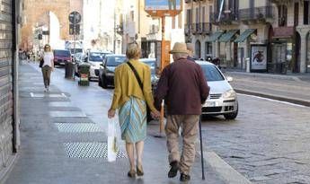 Coronavirus, a Roma chiusi tutti i centri anziani fino 15 marzo Coronavirus, a Roma chiusi tutti i centri anziani fino 15 marzo