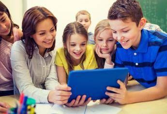 Troppe ore sul tablet possono danneggiare sviluppo bimbi Troppe ore sul tablet possono danneggiare sviluppo bimbi