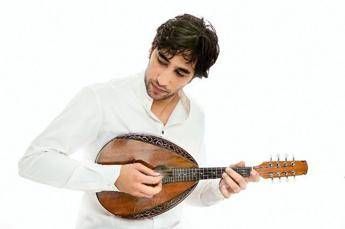 Avi Avital: La mia passione per il mandolino è nata grazie a un vicino di casa Avi Avital: La mia passione per il mandolino è nata grazie a un vicino di casa