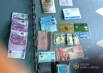 Roma, trova portafogli pieno di soldi e lo consegna alla polizia Roma, trova portafogli pieno di soldi e lo consegna alla polizia