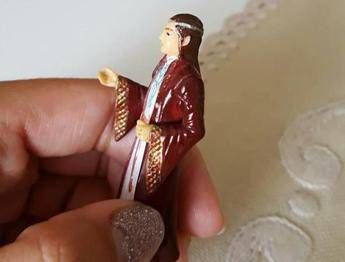 Pensava fosse sant'Antonio, nonnina prega per anni statuina del Signore degli Anelli Pensava fosse sant'Antonio, nonnina prega per anni statuina del Signore degli Anelli