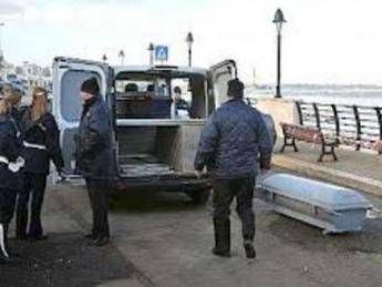 Cadavere trovato in mare a largo di Lecce, forse un disperso del naufragio Norman Atlantic Cadavere trovato in mare a largo di Lecce, forse un disperso del naufragio Norman Atlantic