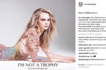Non sono un trofeo, Cara Delevingne posa 'nuda' per salvare gli animali /Guarda Non sono un trofeo, Cara Delevingne posa 'nuda' per salvare gli animali /Guarda