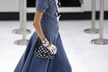 I guanti? Ora si indossano anche d'estate, ma occhio agli scivoloni di stile I guanti? Ora si indossano anche d'estate, ma occhio agli scivoloni di stile