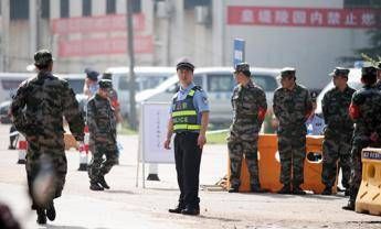 Cina, vescovo sotterraneo braccato da polizia Cina, vescovo sotterraneo braccato da polizia