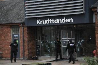 Attacco a Copenaghen, ucciso il presunto attentatore. Arrestate due persone Attacco a Copenaghen, ucciso il presunto attentatore. Arrestate due persone