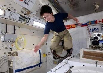 Maxi insalata e poi tutto il cibo di Expo. Il ritorno 'a tavola' di AstroSamantha Maxi insalata e poi tutto il cibo di Expo. Il ritorno 'a tavola' di AstroSamantha