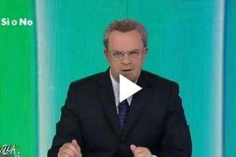 SI o NO, Crozza-Mentana e il confronto (tutto da ridere) Razzi-Zagrebelsky /Video SI o NO, Crozza-Mentana e il confronto (tutto da ridere) Razzi-Zagrebelsky /Video