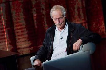 Erri De Luca compie 65 anni, oggi nuova udienza del processo contro lo scrittore Erri De Luca compie 65 anni, oggi nuova udienza del processo contro lo scrittore