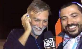 Referendum, Delrio canta 'Lo shampoo' di Gaber alla Festa de l'Unità /Video Referendum, Delrio canta 'Lo shampoo' di Gaber alla Festa de l'Unità /Video