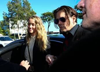 Amber Heard accusa Johnny Depp di violenza domestica Amber Heard accusa Johnny Depp di violenza domestica