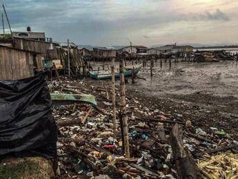 Terremoto in Ecuador, Oxfam invia il primo carico di aiuti alle vittime del sisma /Foto Terremoto in Ecuador, Oxfam invia il primo carico di aiuti alle vittime del sisma /Foto