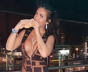 Elettra Lamborghini, scollatura esagerata agli Mtv Ema /Foto Elettra Lamborghini, scollatura esagerata agli Mtv Ema /Foto