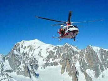 Proseguono sull'Etna le ricerche del turista bloccato a 3mila metri Proseguono sull'Etna le ricerche del turista bloccato a 3mila metri