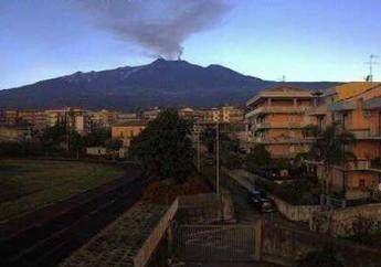 Etna, da Reggio Calabria a Messina su twitter vola la 'città nera' Etna, da Reggio Calabria a Messina su twitter vola la 'città nera'