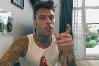 Fedez allo studente contro Boschi: Complimenti, hai veramente spaccato! /Video Fedez allo studente contro Boschi: Complimenti, hai veramente spaccato! /Video