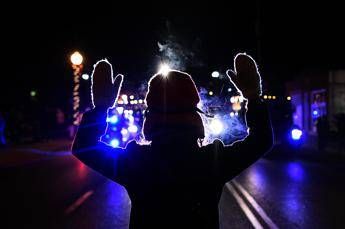 Proteste a Madison dopo l'uccisione del 19enne afroamericano da parte della polizia Proteste a Madison dopo l'uccisione del 19enne afroamericano da parte della polizia