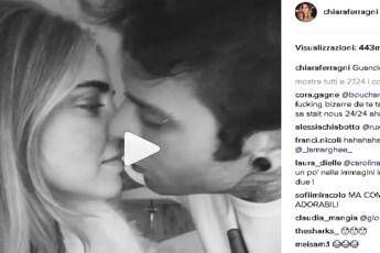Fedez e Chiara Ferragni, il bacio social che mette fine ai pettegolezzi /Video Fedez e Chiara Ferragni, il bacio social che mette fine ai pettegolezzi /Video