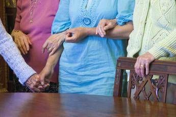 L'appello da Milano: Città e cittadini 'dementia friendly', malati di Alzheimer mai più soli L'appello da Milano: Città e cittadini 'dementia friendly', malati di Alzheimer mai più soli