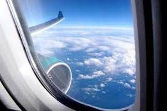 Cosa può succedere a un passeggero molesto? Picchiato e legato in volo /Video Cosa può succedere a un passeggero molesto? Picchiato e legato in volo /Video