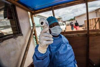 Un anno di Ebola, Msf denuncia risposta globale lenta e inefficiente Un anno di Ebola, Msf denuncia risposta globale lenta e inefficiente