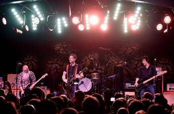 Eagles of Death Metal, petizione online per portarli in testa a classifica Eagles of Death Metal, petizione online per portarli in testa a classifica