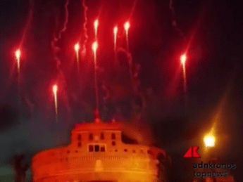 Fuochi d'artificio e musica, la 'Girandola' in scena a Castel Sant'Angelo Fuochi d'artificio e musica, la 'Girandola' in scena a Castel Sant'Angelo