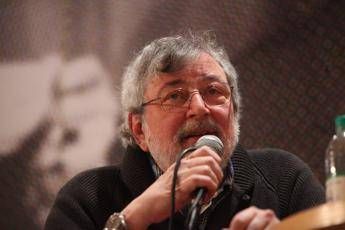 Guccini: Segre? Vergognoso debba viaggiare scortata Guccini: Segre? Vergognoso debba viaggiare scortata