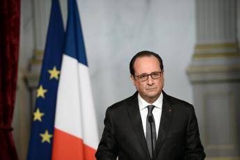 Hollande: E' un atto di guerra dell'Is, non avremo pietà Hollande: E' un atto di guerra dell'Is, non avremo pietà